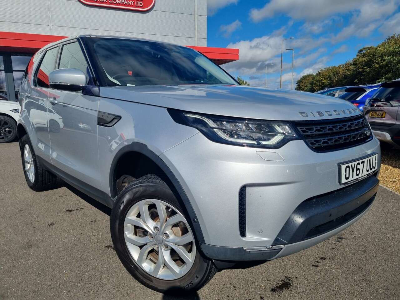 A 2017 LAND ROVER DISCOVERY 3.0 TD V6 SE SUV 5dr Diesel Auto 4WD Euro 6 (s/s) (258 ps) A 2017 LAND ROVER DISCOVERY 3.0 TD V6 SE SUV 5dr Diesel Auto 4WD Euro 6 (s/s) (258 ps)
