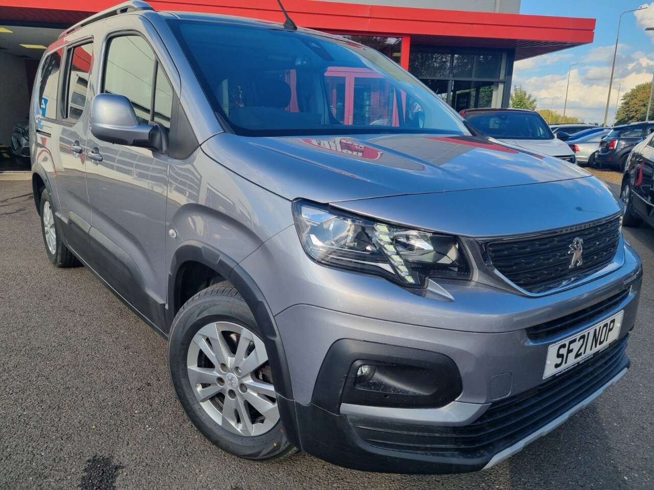 A 2021 PEUGEOT RIFTER 1.2l 5dr Auto 129 BHP A 2021 PEUGEOT RIFTER 1.2l 5dr Auto 129 BHP