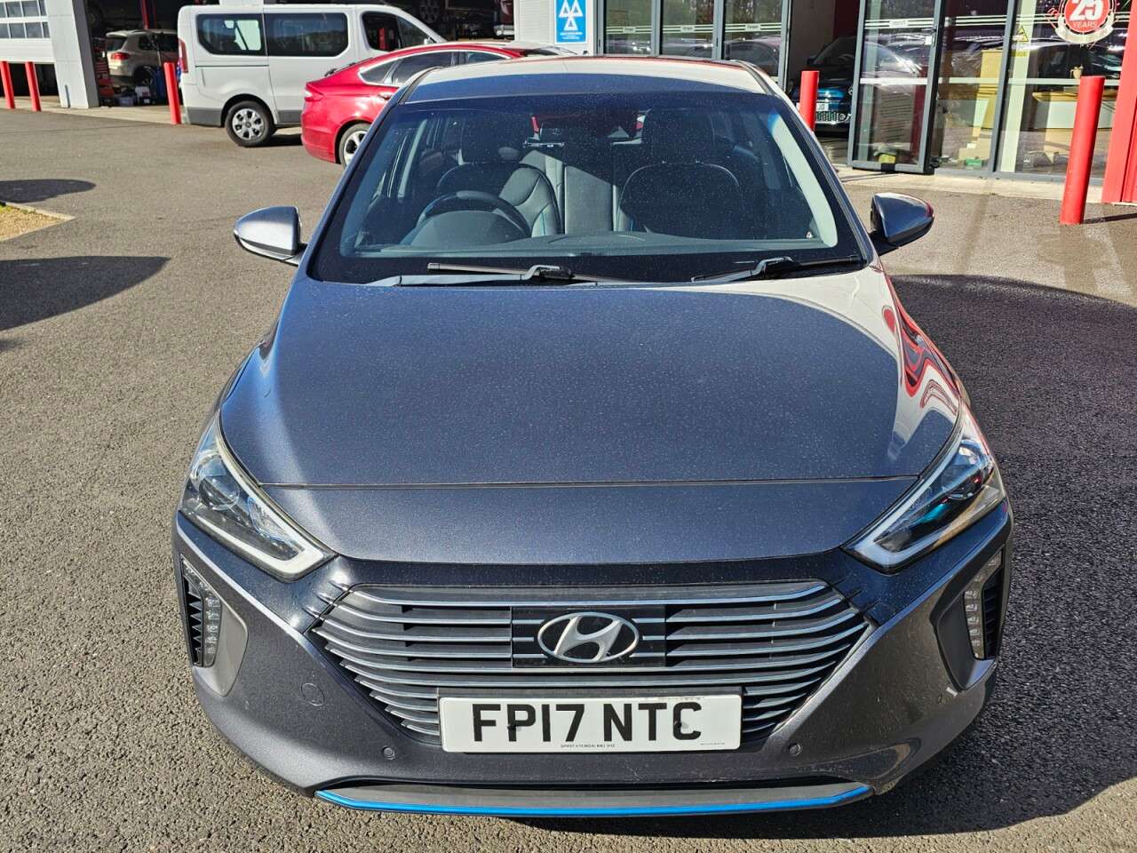 A 2017 HYUNDAI IONIQ 1.6 h-GDi Premium SE Hatchback 5dr Petrol Hybrid DCT Euro 6 (s/s) (141 ps) A 2017 HYUNDAI IONIQ 1.6 h-GDi Premium SE Hatchback 5dr Petrol Hybrid DCT Euro 6 (s/s) (141 ps)