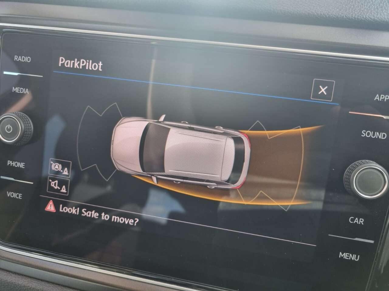 A 2018 VOLKSWAGEN T-ROC 1.5 TSI GPF EVO Design SUV 5dr Petrol Manual Euro 6 (s/s) (150 ps) A 2018 VOLKSWAGEN T-ROC 1.5 TSI GPF EVO Design SUV 5dr Petrol Manual Euro 6 (s/s) (150 ps)