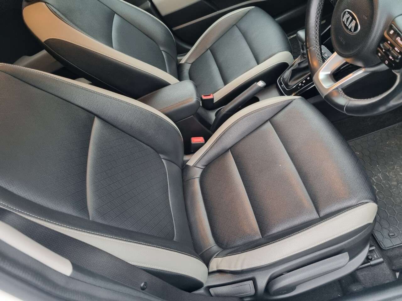 2020 KIA STONIC 2020 KIA STONIC