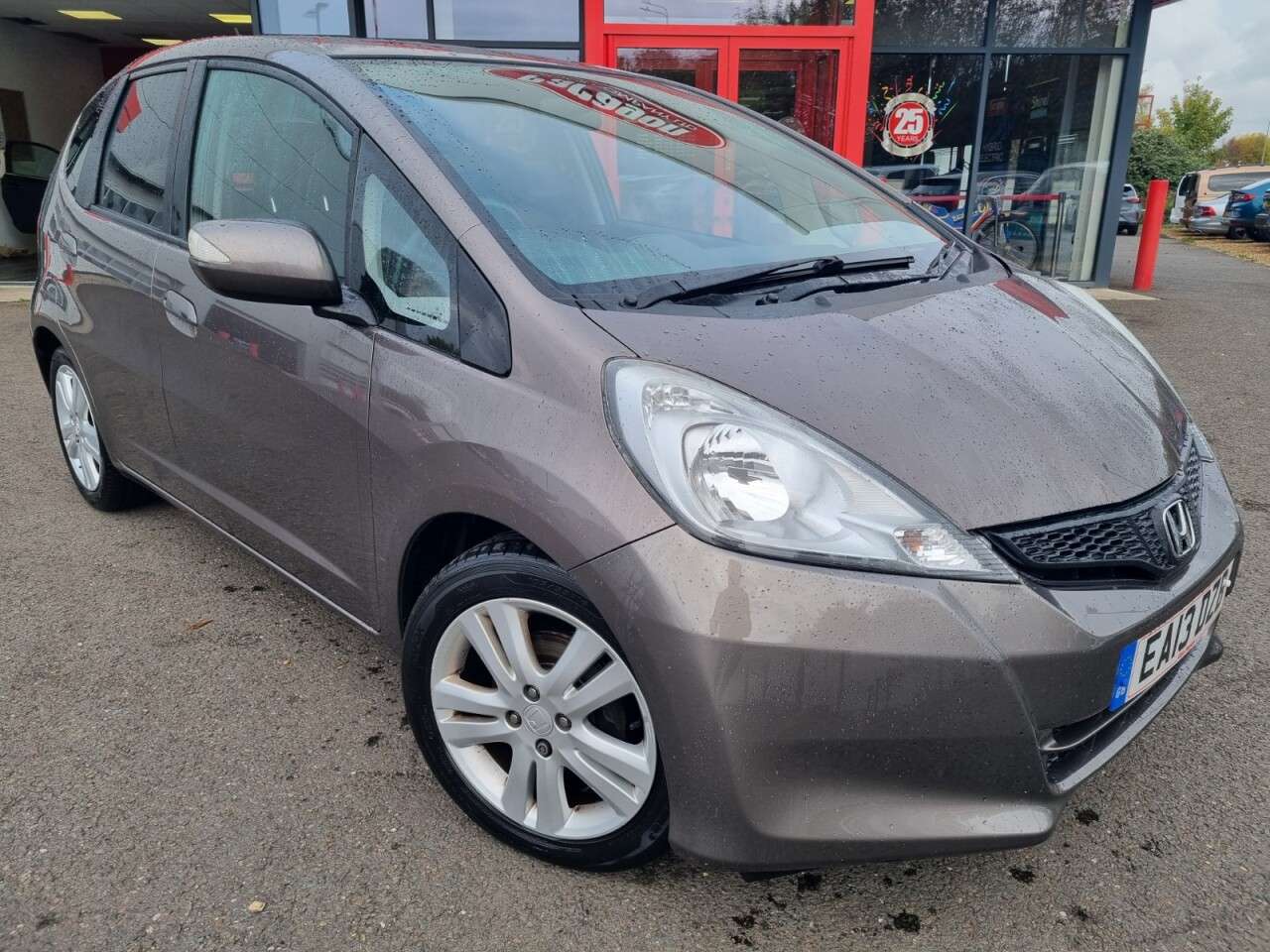A 2013 HONDA JAZZ 1.4 i-VTEC ES Plus Hatchback 5dr Petrol CVT Euro 5 (99 ps) A 2013 HONDA JAZZ 1.4 i-VTEC ES Plus Hatchback 5dr Petrol CVT Euro 5 (99 ps)