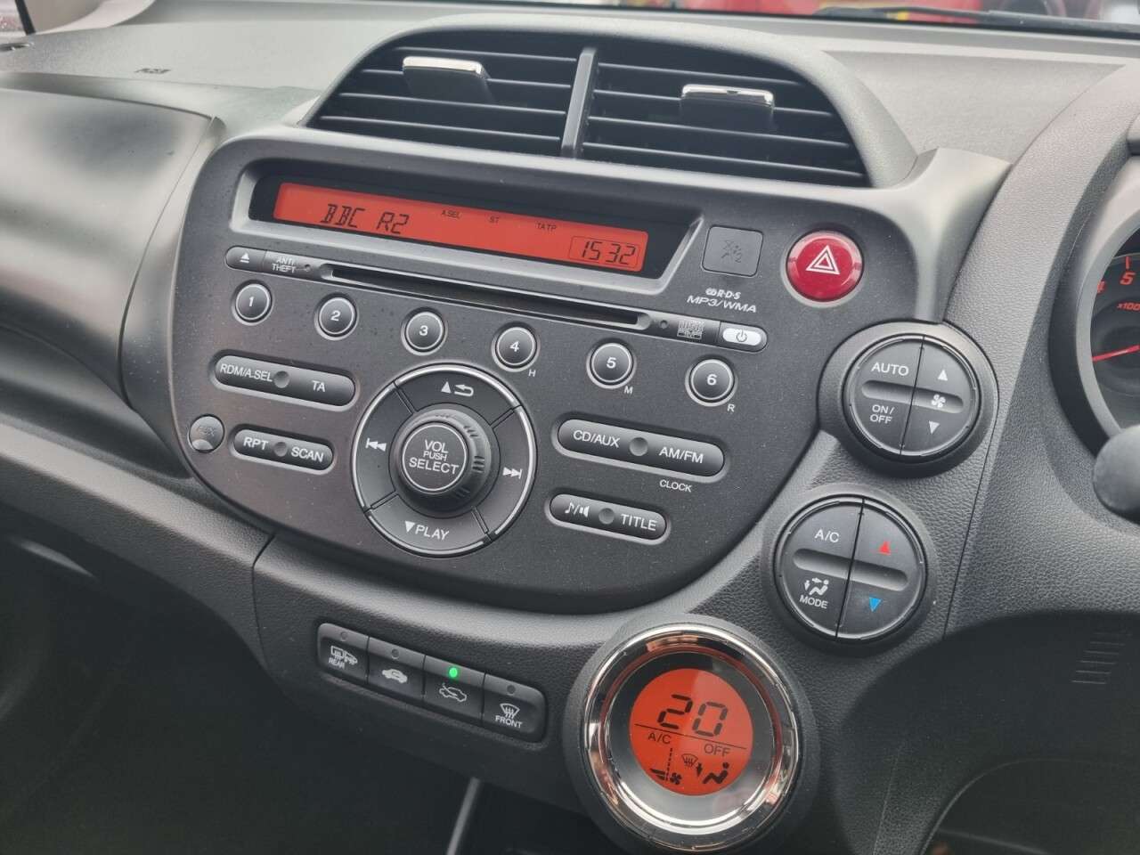 A 2013 HONDA JAZZ 1.4 i-VTEC ES Plus Hatchback 5dr Petrol CVT Euro 5 (99 ps) A 2013 HONDA JAZZ 1.4 i-VTEC ES Plus Hatchback 5dr Petrol CVT Euro 5 (99 ps)