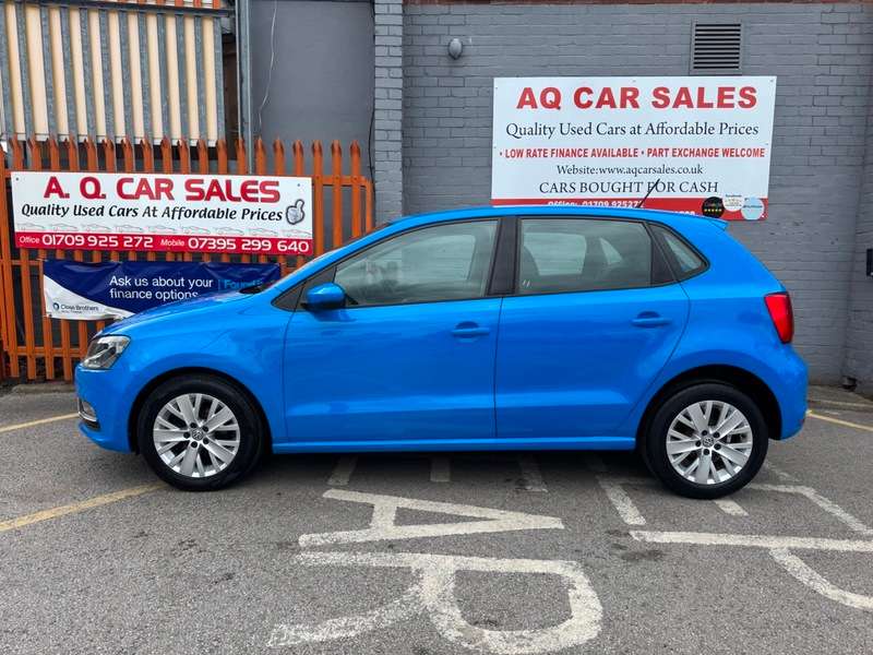 A 2015 VOLKSWAGEN POLO SE A 2015 VOLKSWAGEN POLO SE