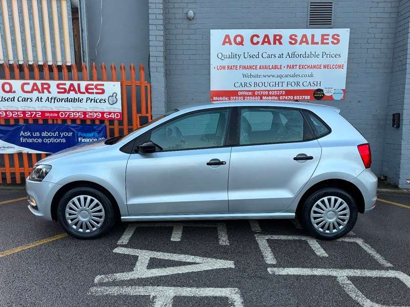 A 2016 VOLKSWAGEN POLO S AC A 2016 VOLKSWAGEN POLO S AC