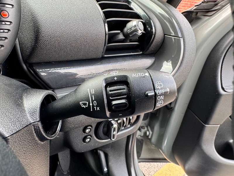 2017 MINI CLUBMAN 2017 MINI CLUBMAN