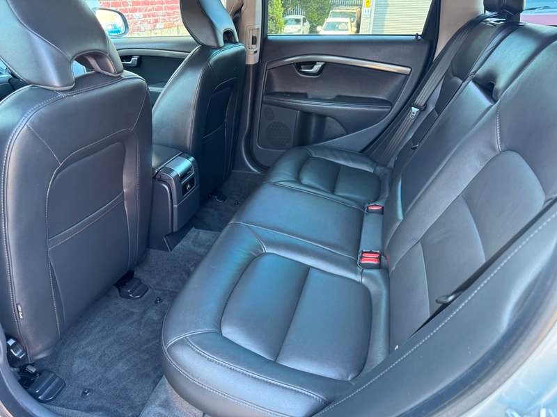 2014 VOLVO V70 2014 VOLVO V70