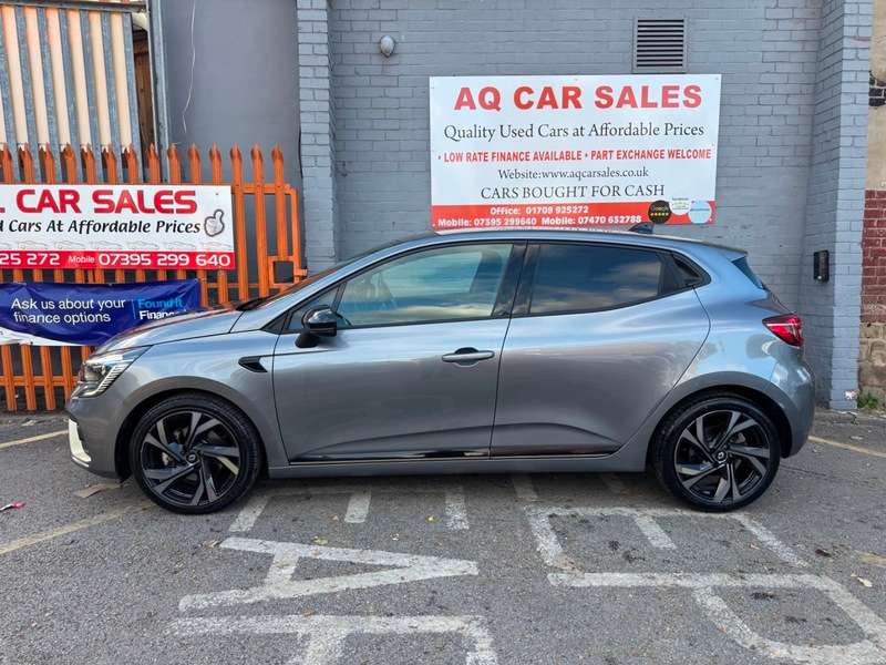 A 2023 RENAULT CLIO E-TECH ENGINEERED A 2023 RENAULT CLIO E-TECH ENGINEERED