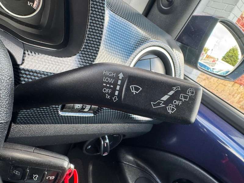 2017 VOLKSWAGEN UP 2017 VOLKSWAGEN UP