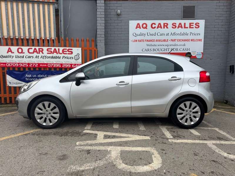 A 2013 KIA RIO 2 A 2013 KIA RIO 2