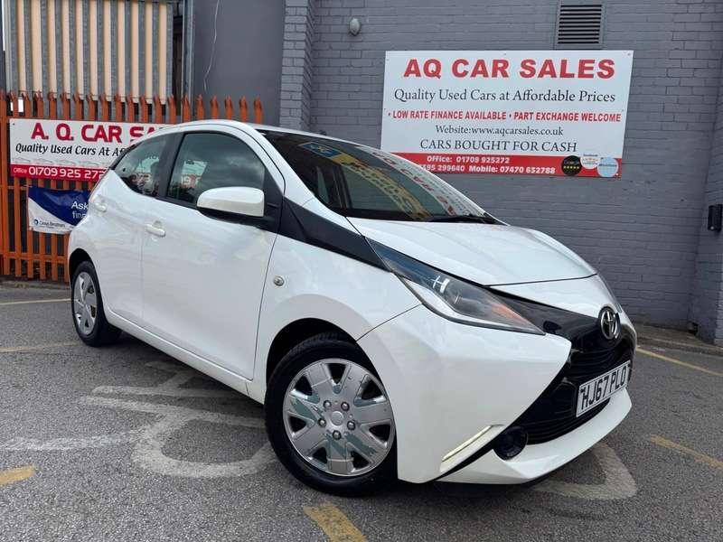 A 2017 TOYOTA AYGO VVT-I X-PLAY X-SHIFT A 2017 TOYOTA AYGO VVT-I X-PLAY X-SHIFT