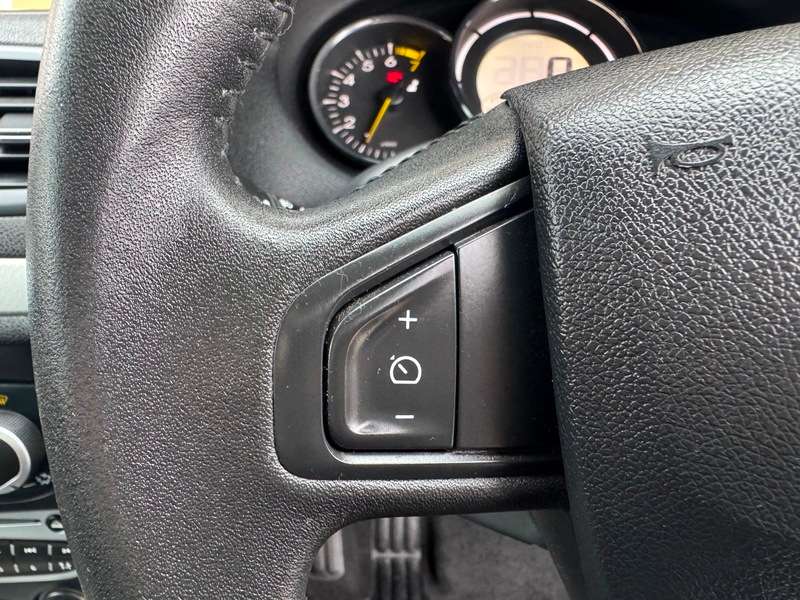 2011 RENAULT MEGANE 2011 RENAULT MEGANE