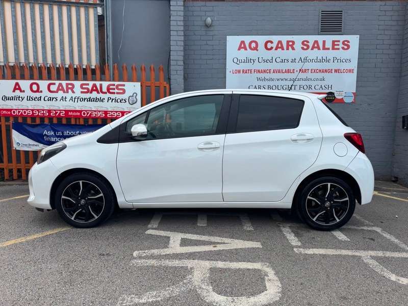 A 2016 TOYOTA YARIS VVT-I DESIGN A 2016 TOYOTA YARIS VVT-I DESIGN
