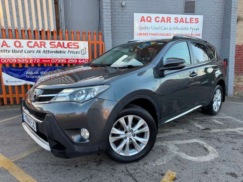 A 2014 TOYOTA RAV4 D-4D INVINCIBLE AWD A 2014 TOYOTA RAV4 D-4D INVINCIBLE AWD