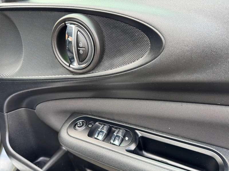 2017 MINI CLUBMAN 2017 MINI CLUBMAN