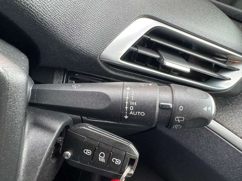 2017 PEUGEOT 3008 2017 PEUGEOT 3008