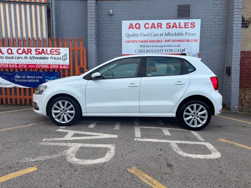 A 2015 VOLKSWAGEN POLO SE TSI A 2015 VOLKSWAGEN POLO SE TSI