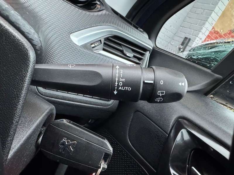 2016 PEUGEOT 208 2016 PEUGEOT 208