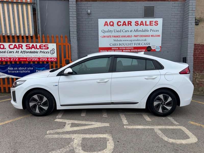 A 2018 HYUNDAI IONIQ SE A 2018 HYUNDAI IONIQ SE