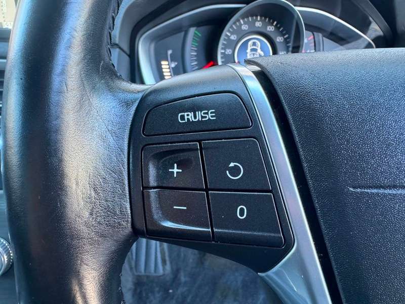 2014 VOLVO V70 2014 VOLVO V70