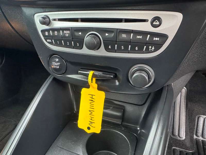 2011 RENAULT MEGANE 2011 RENAULT MEGANE