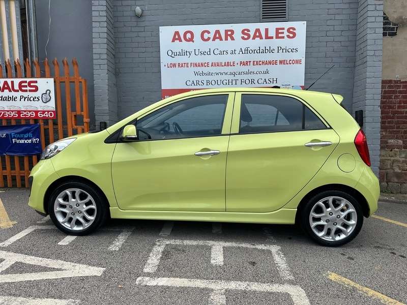 A 2014 KIA PICANTO 3 A 2014 KIA PICANTO 3