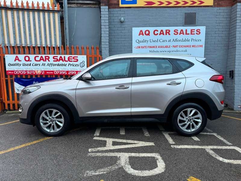 A 2015 HYUNDAI TUCSON CRDI SE NAV BLUE DRIVE A 2015 HYUNDAI TUCSON CRDI SE NAV BLUE DRIVE