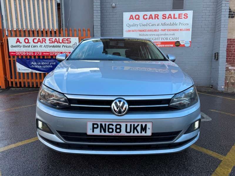 A 2018 VOLKSWAGEN POLO SE A 2018 VOLKSWAGEN POLO SE