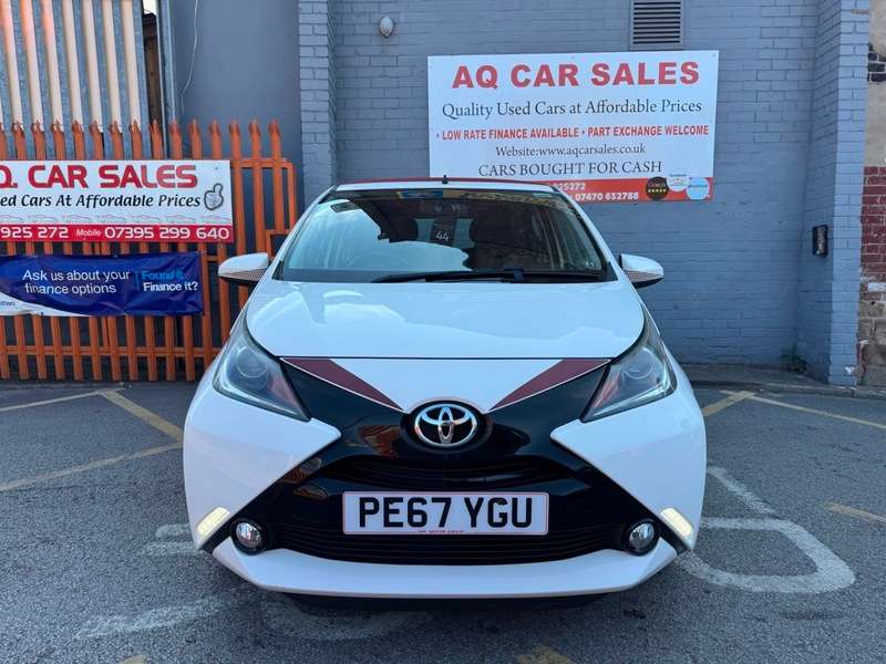 A 2017 TOYOTA AYGO VVT-I X-CLAIM A 2017 TOYOTA AYGO VVT-I X-CLAIM