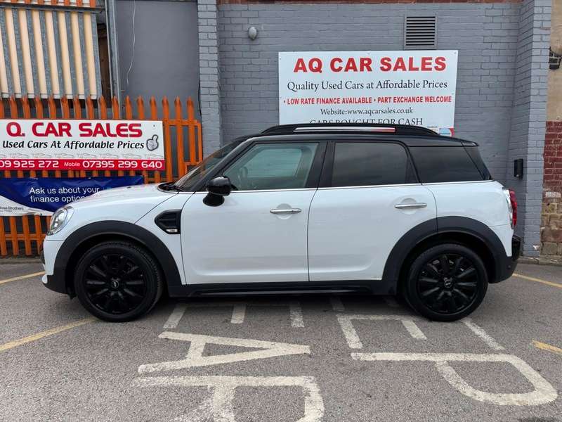 A 2017 MINI COUNTRYMAN COOPER D A 2017 MINI COUNTRYMAN COOPER D