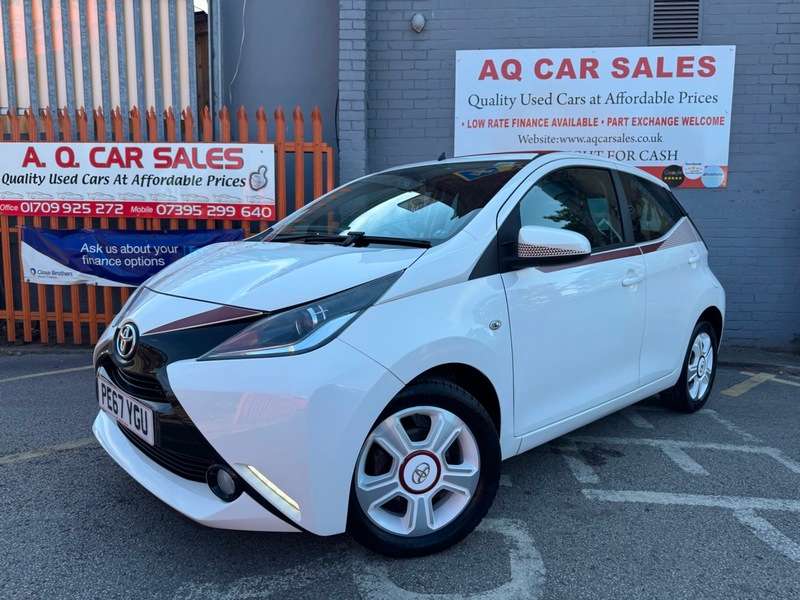 A 2017 TOYOTA AYGO VVT-I X-CLAIM A 2017 TOYOTA AYGO VVT-I X-CLAIM
