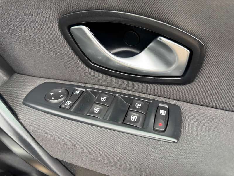2011 RENAULT MEGANE 2011 RENAULT MEGANE