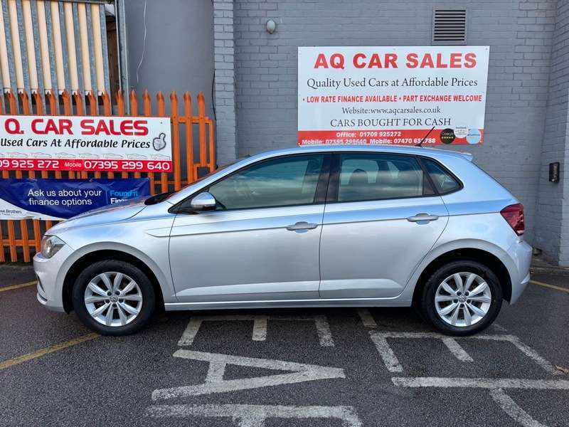 A 2018 VOLKSWAGEN POLO SE A 2018 VOLKSWAGEN POLO SE