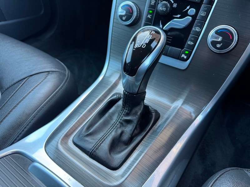 2014 VOLVO V70 2014 VOLVO V70
