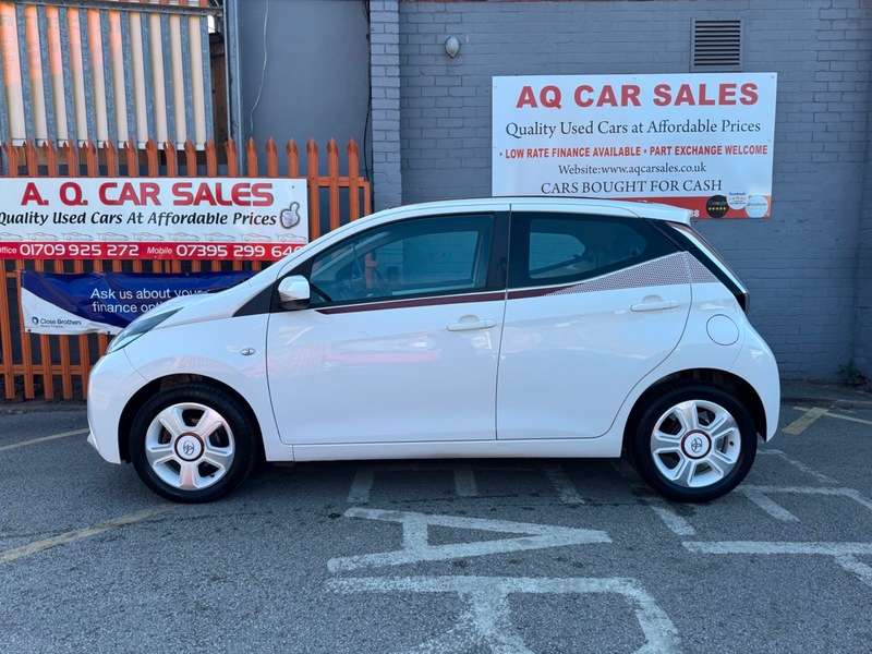 A 2017 TOYOTA AYGO VVT-I X-CLAIM A 2017 TOYOTA AYGO VVT-I X-CLAIM