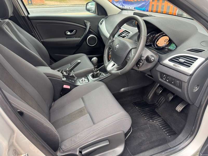 2011 RENAULT MEGANE 2011 RENAULT MEGANE