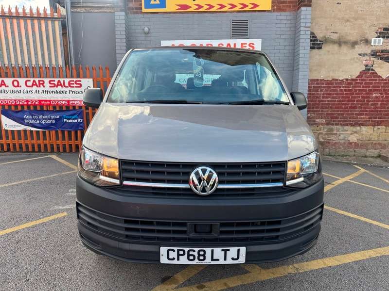 A 2018 VOLKSWAGEN TRANSPORTER T32 TDI SHUTTLE S BMT A 2018 VOLKSWAGEN TRANSPORTER T32 TDI SHUTTLE S BMT