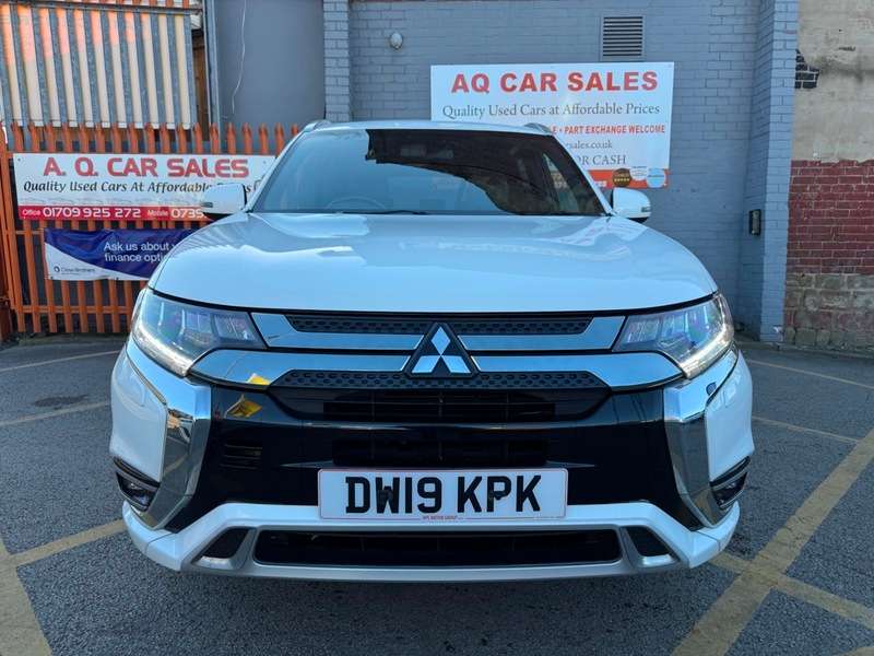 A 2019 MITSUBISHI OUTLANDER PHEV 4H A 2019 MITSUBISHI OUTLANDER PHEV 4H