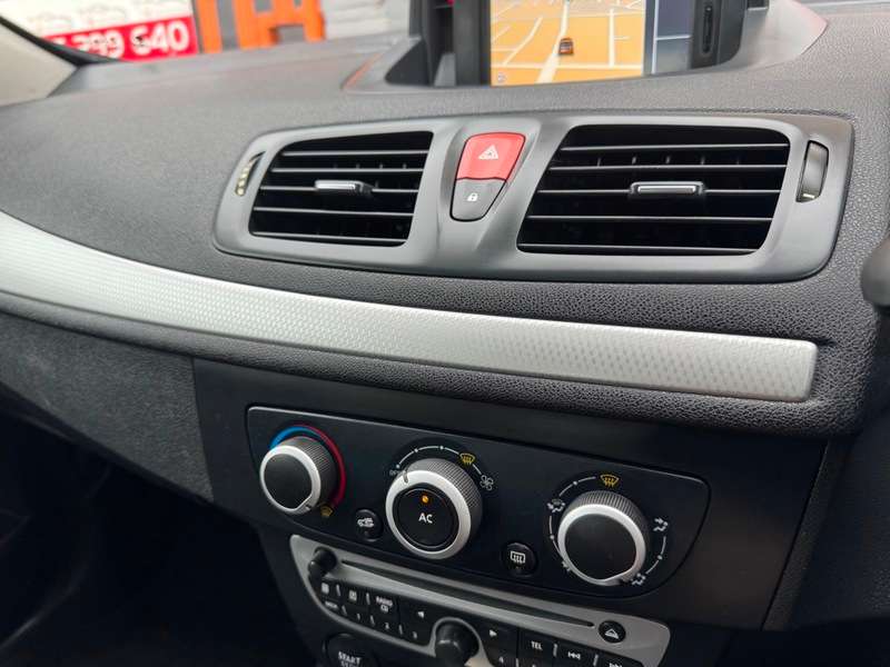 2011 RENAULT MEGANE 2011 RENAULT MEGANE