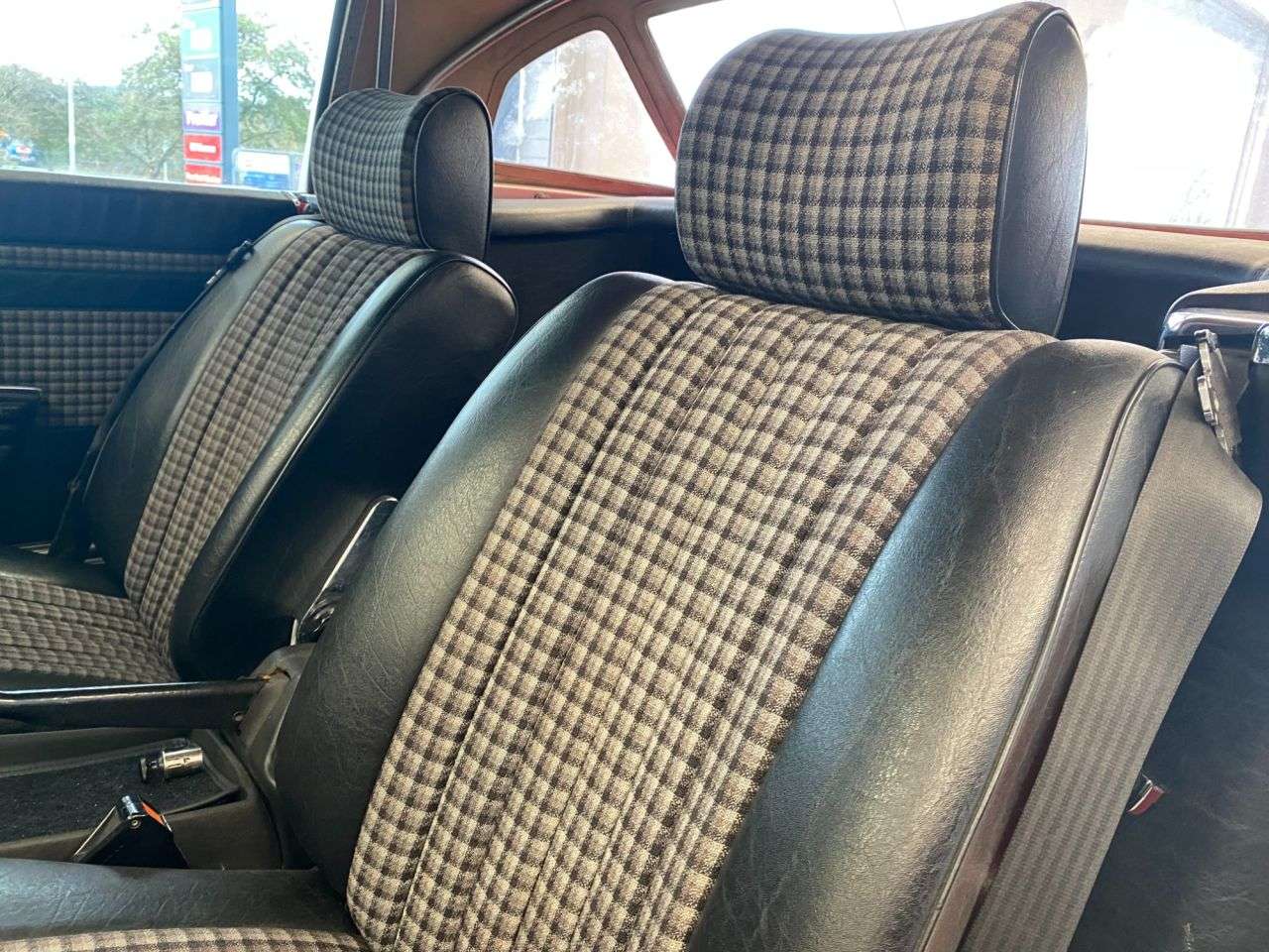 1981 MERCEDES-BENZ SL 1981 MERCEDES-BENZ SL