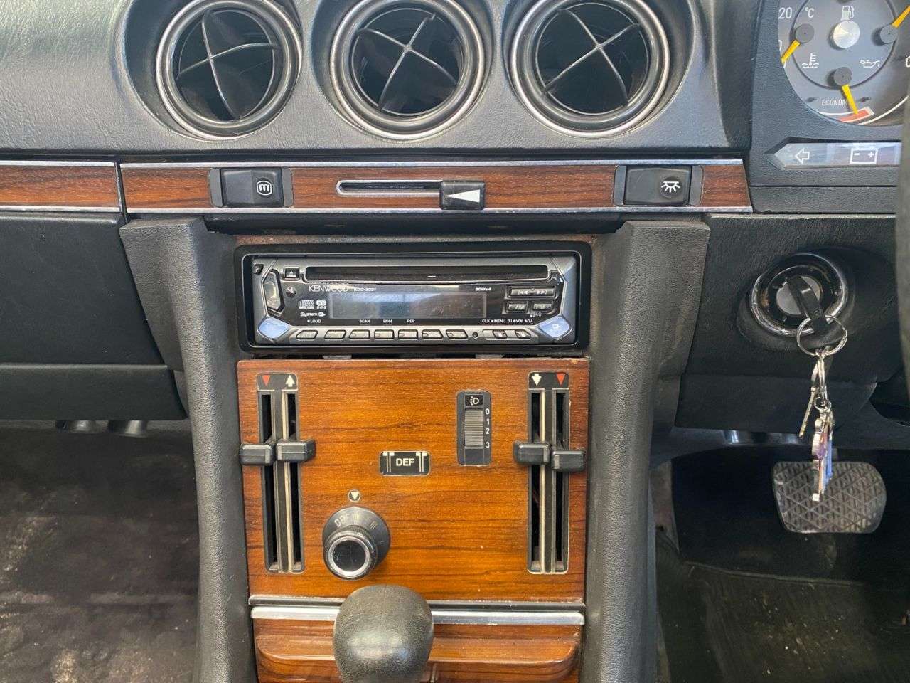 1981 MERCEDES-BENZ SL 1981 MERCEDES-BENZ SL
