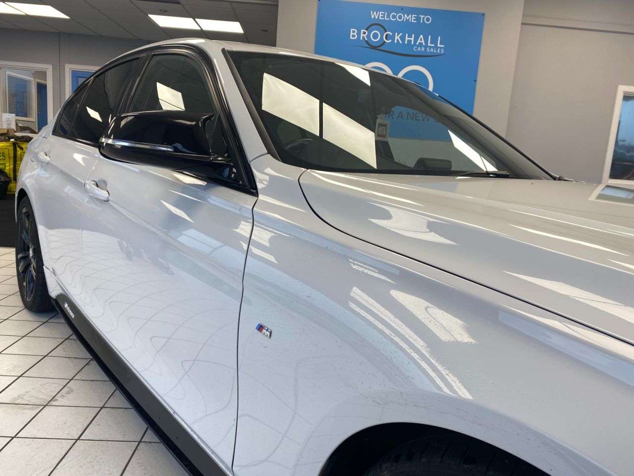 A 0 BMW 3 SERIES 2.0 320d M Sport Saloon 4dr Diesel Auto Euro 6 (s/s) (190 ps) A 0 BMW 3 SERIES 2.0 320d M Sport Saloon 4dr Diesel Auto Euro 6 (s/s) (190 ps)