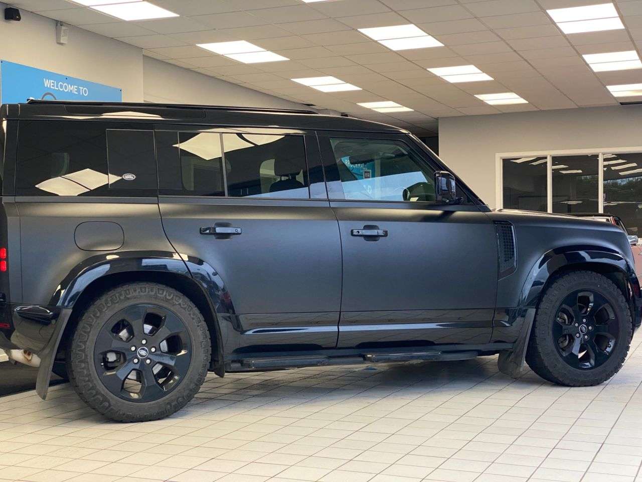 0 LAND ROVER DEFENDER 0 LAND ROVER DEFENDER