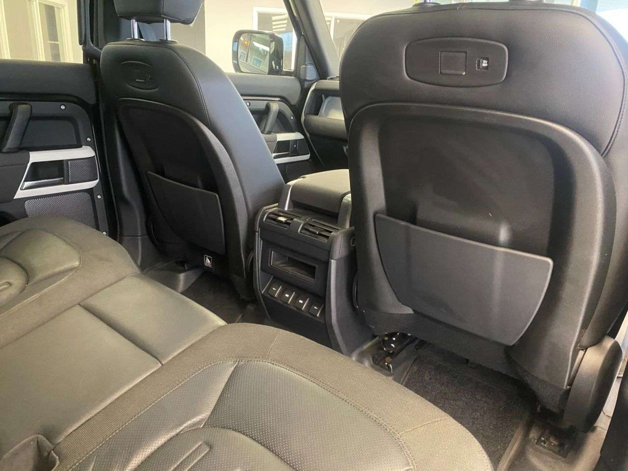 0 LAND ROVER DEFENDER 0 LAND ROVER DEFENDER