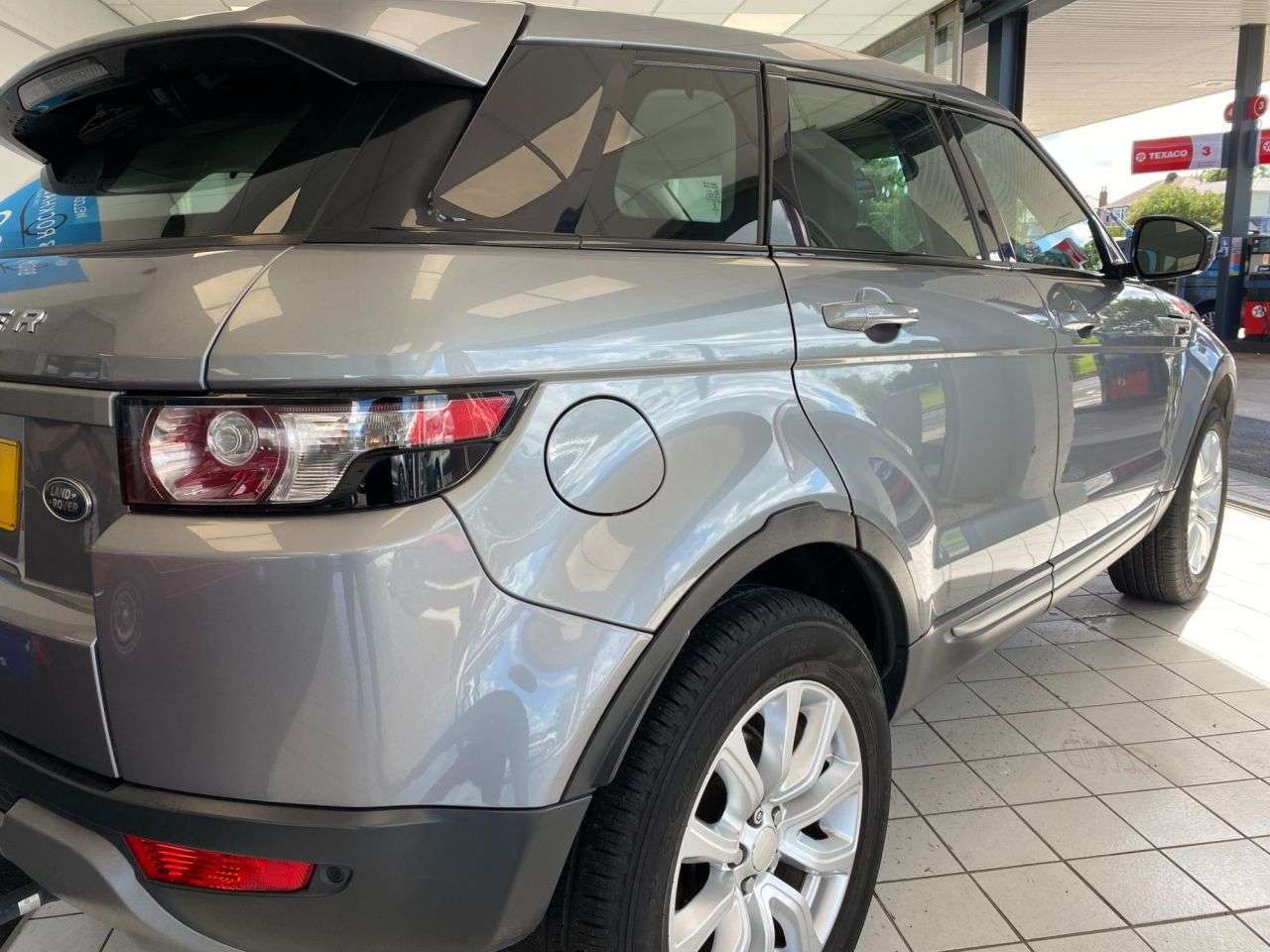 A 2014 LAND ROVER RANGE ROVER EVOQUE 2.2 SD4 Pure Tech SUV 5dr Diesel Auto 4WD Euro 5 (s/s) (190 ps) 2.2 TD4 Bes A 2014 LAND ROVER RANGE ROVER EVOQUE 2.2 SD4 Pure Tech SUV 5dr Diesel Auto 4WD Euro 5 (s/s) (190 ps) 2.2 TD4 Bes