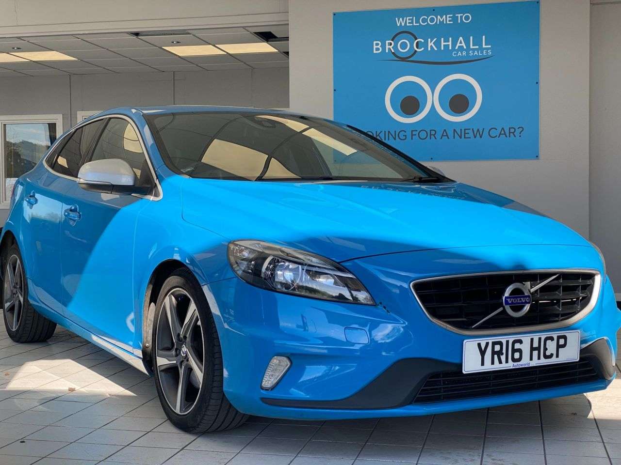 A 2016 VOLVO V40 2.0 D2 R-Design Hatchback 5dr Diesel Manual Euro 6 (s/s) (120 ps) A 2016 VOLVO V40 2.0 D2 R-Design Hatchback 5dr Diesel Manual Euro 6 (s/s) (120 ps)
