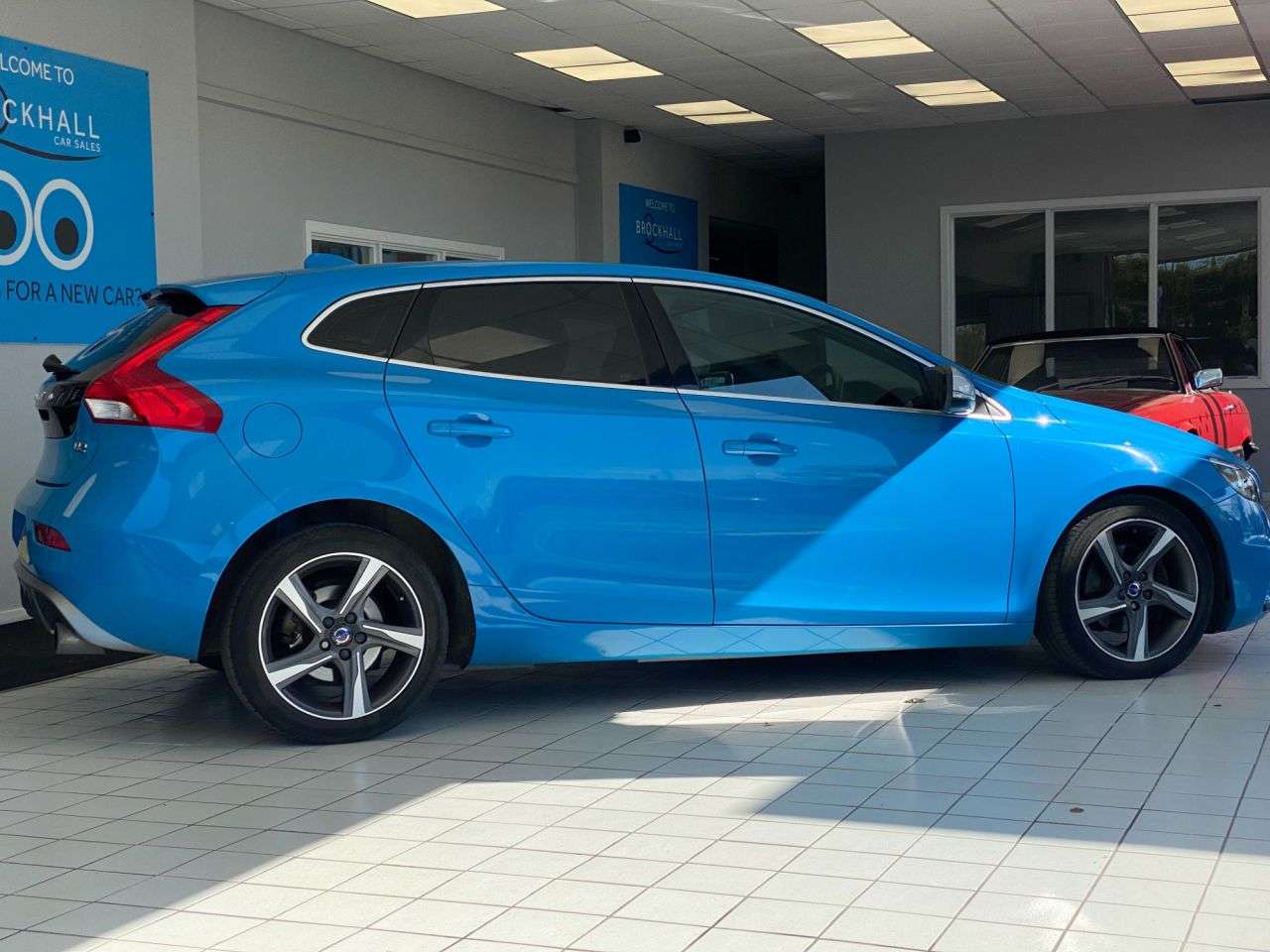 2016 VOLVO V40 2016 VOLVO V40