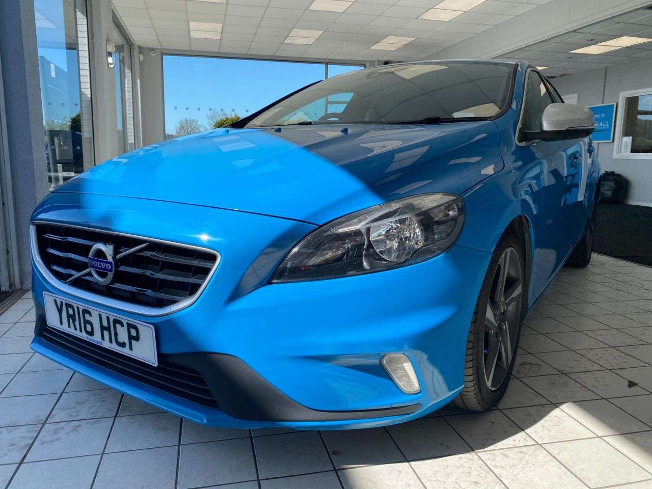 2016 VOLVO V40 2016 VOLVO V40