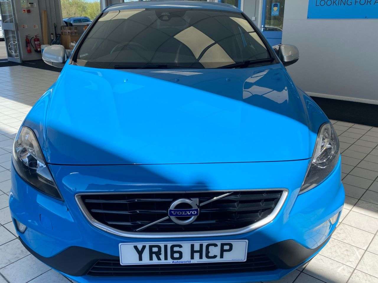 2016 VOLVO V40 2016 VOLVO V40