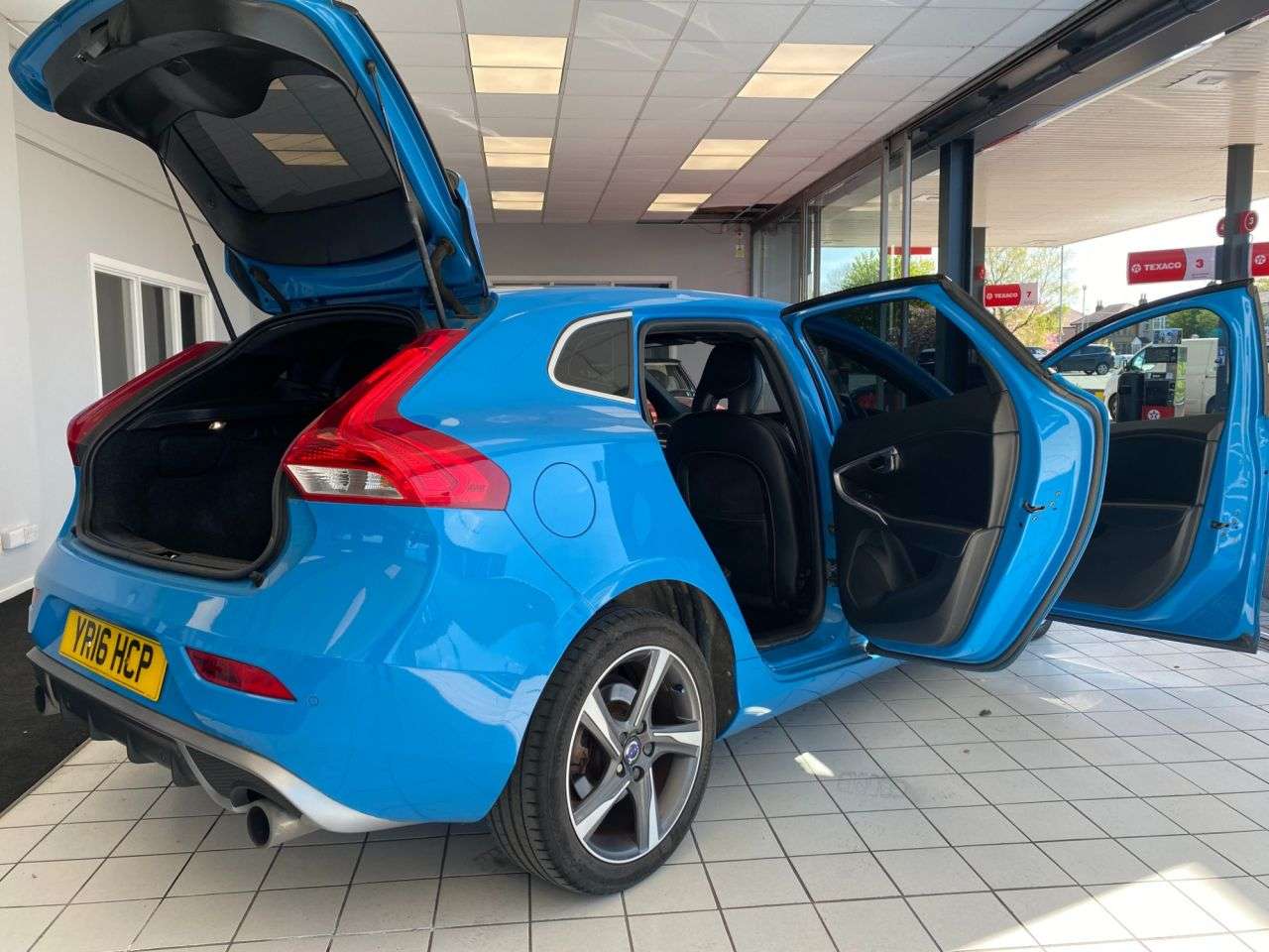2016 VOLVO V40 2016 VOLVO V40